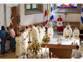 Feier der 1. Heiligen Kommunion in Sankt Crescentius (© Karl-Franz Thiede)